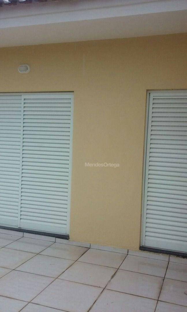 Casa de Condomínio para alugar com 4 quartos, 228m² - Foto 3