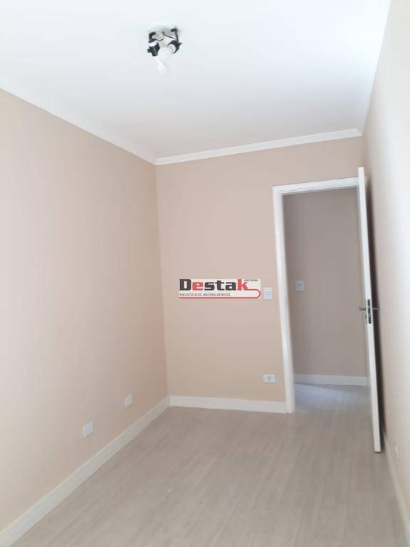 Apartamento à venda com 3 quartos, 91m² - Foto 2