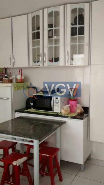 Casa à venda com 5 quartos, 207m² - Foto 2