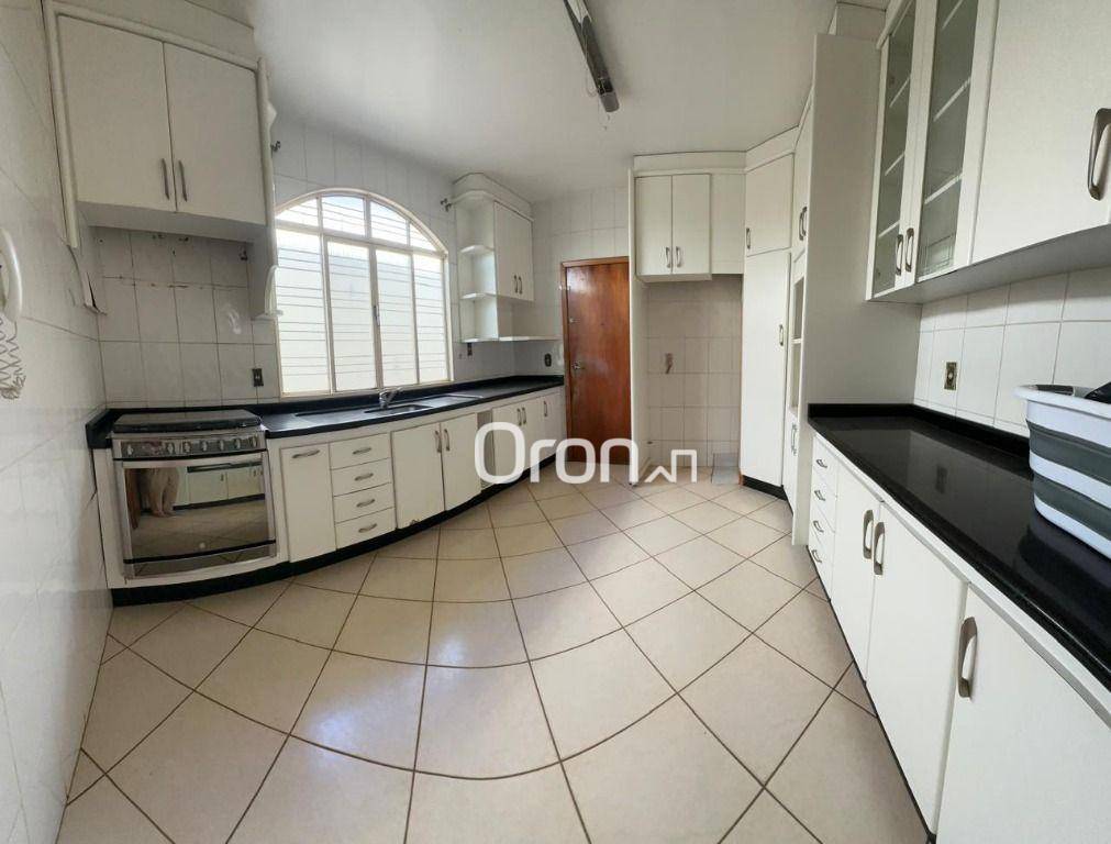 Casa à venda com 3 quartos, 299m² - Foto 5