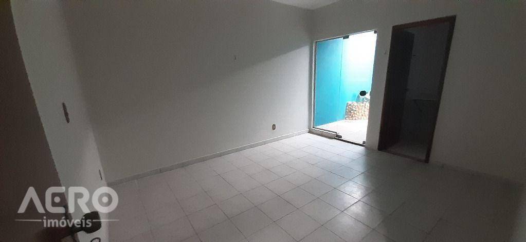 Casa à venda com 6 quartos, 250m² - Foto 13