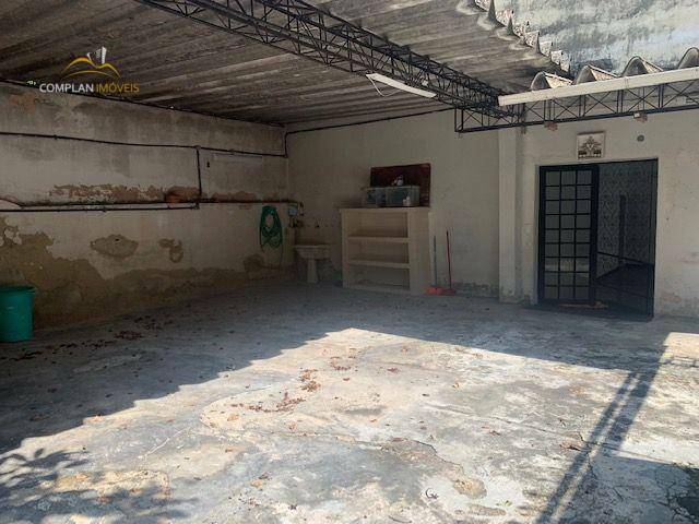 Casa à venda com 3 quartos, 600m² - Foto 4