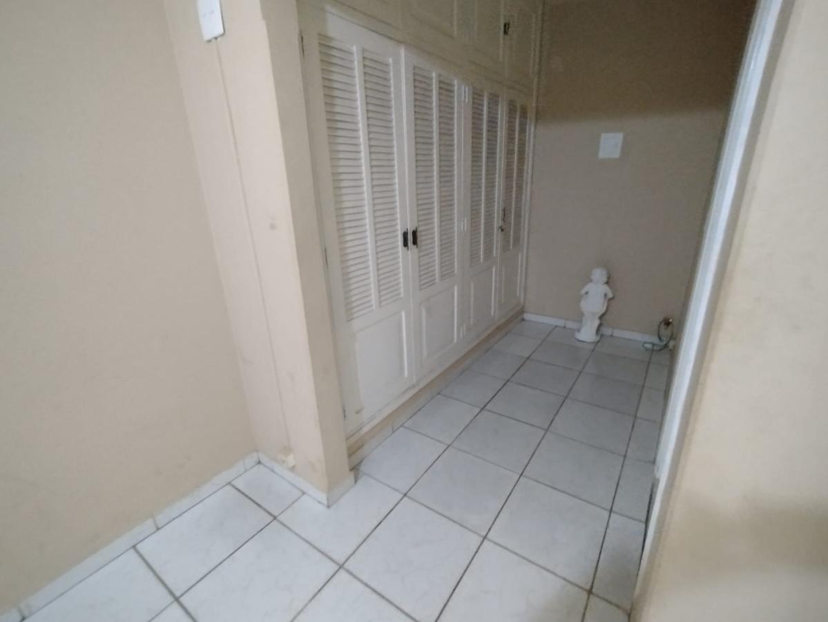 Casa à venda com 3 quartos, 300m² - Foto 13