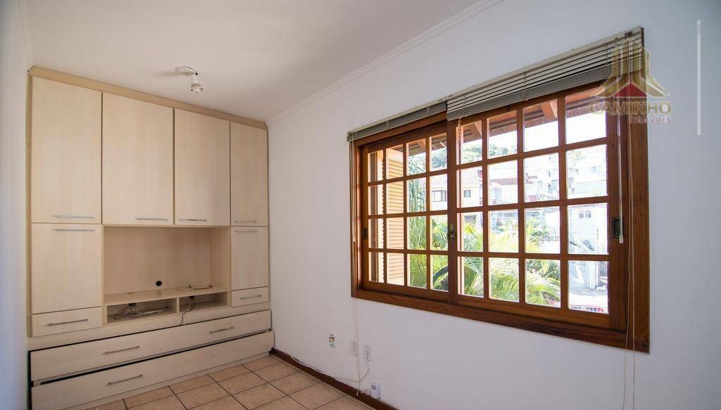 Casa à venda com 3 quartos, 300m² - Foto 18