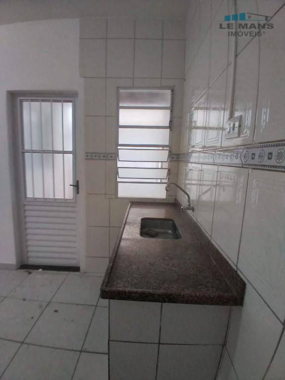 Casa para alugar com 2 quartos, 81m² - Foto 5