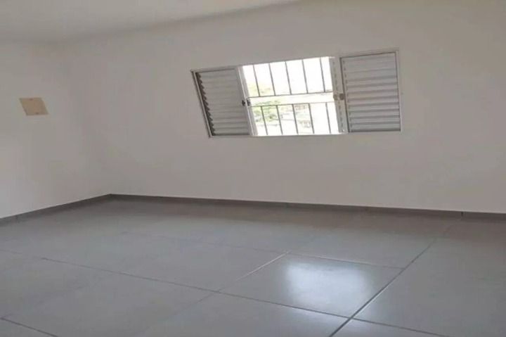 Sobrado à venda com 3 quartos, 240m² - Foto 4