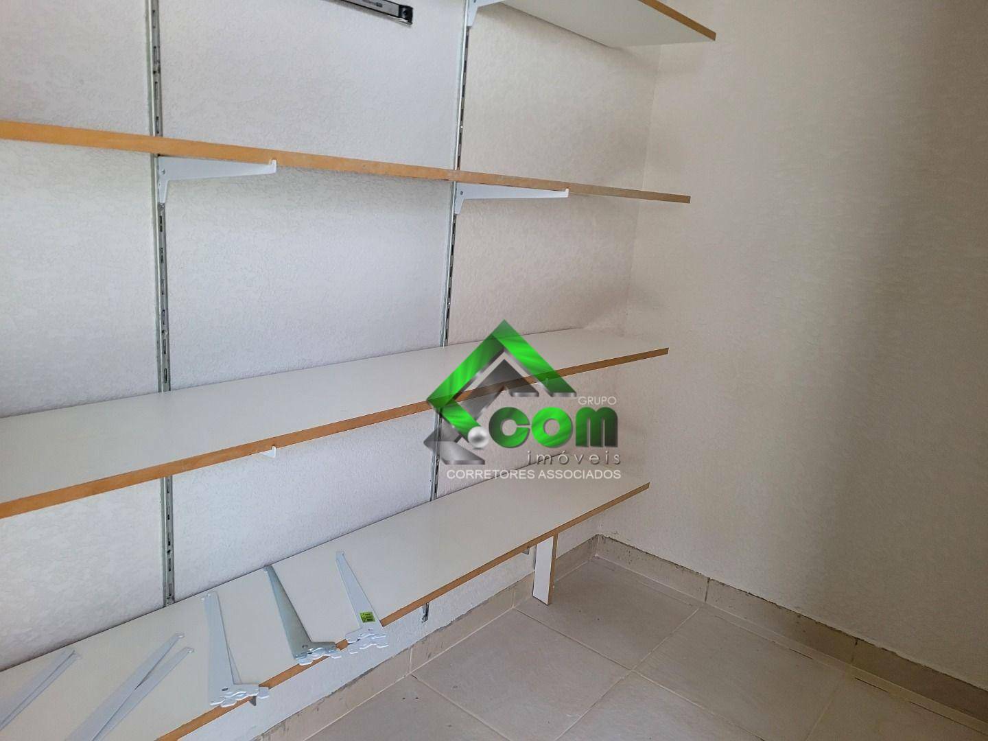 Casa à venda com 3 quartos, 321m² - Foto 2