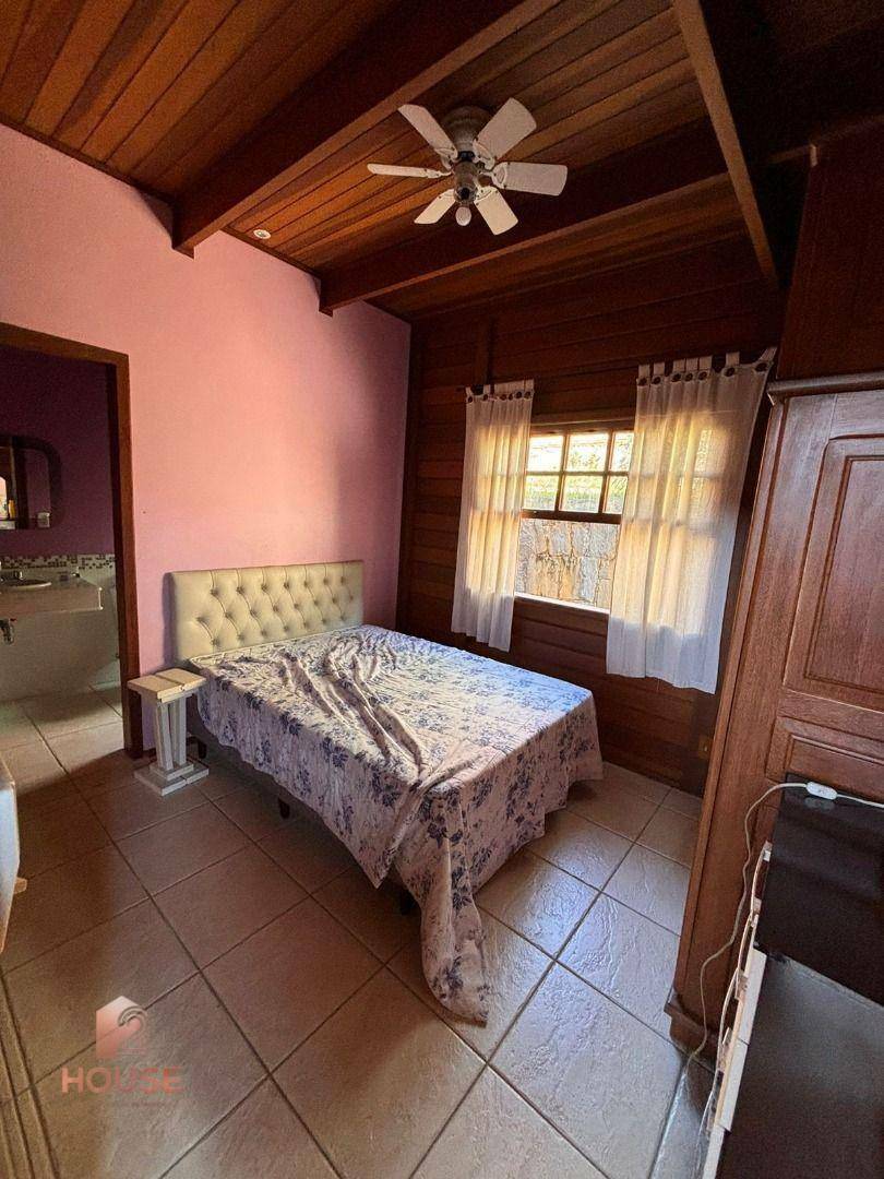 Casa de Condomínio à venda com 4 quartos, 305m² - Foto 4