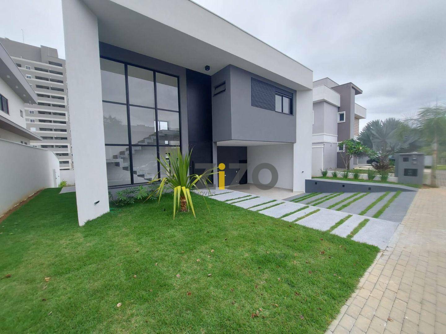 Casa de Condomínio à venda com 4 quartos, 305m² - Foto 1