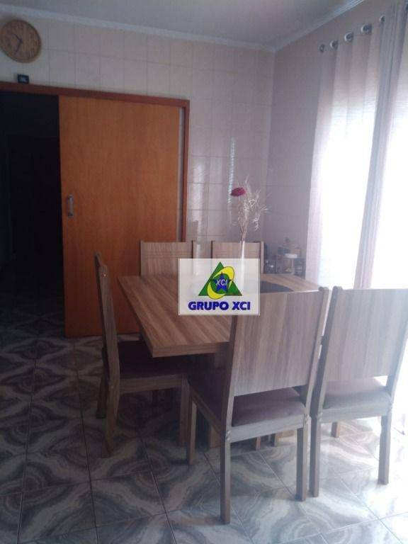 Casa à venda com 4 quartos, 230m² - Foto 27