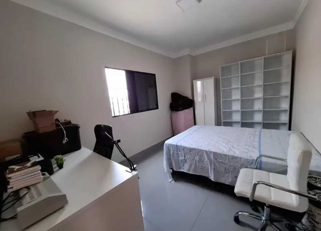 Casa à venda com 3 quartos, 250m² - Foto 1