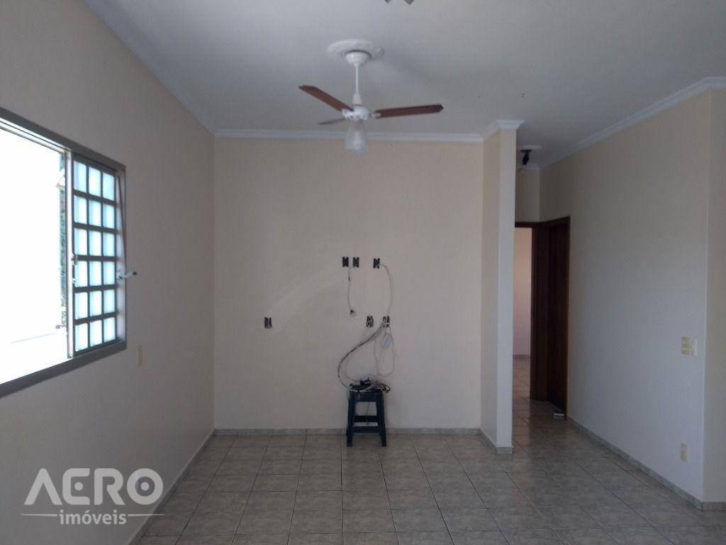 Casa à venda com 3 quartos, 218m² - Foto 15