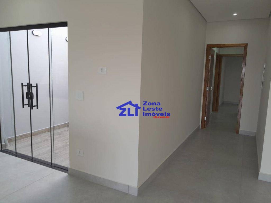 Sobrado à venda com 3 quartos, 200m² - Foto 1