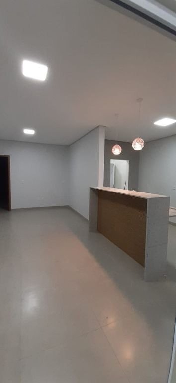 Casa para alugar com 3 quartos, 180m² - Foto 2