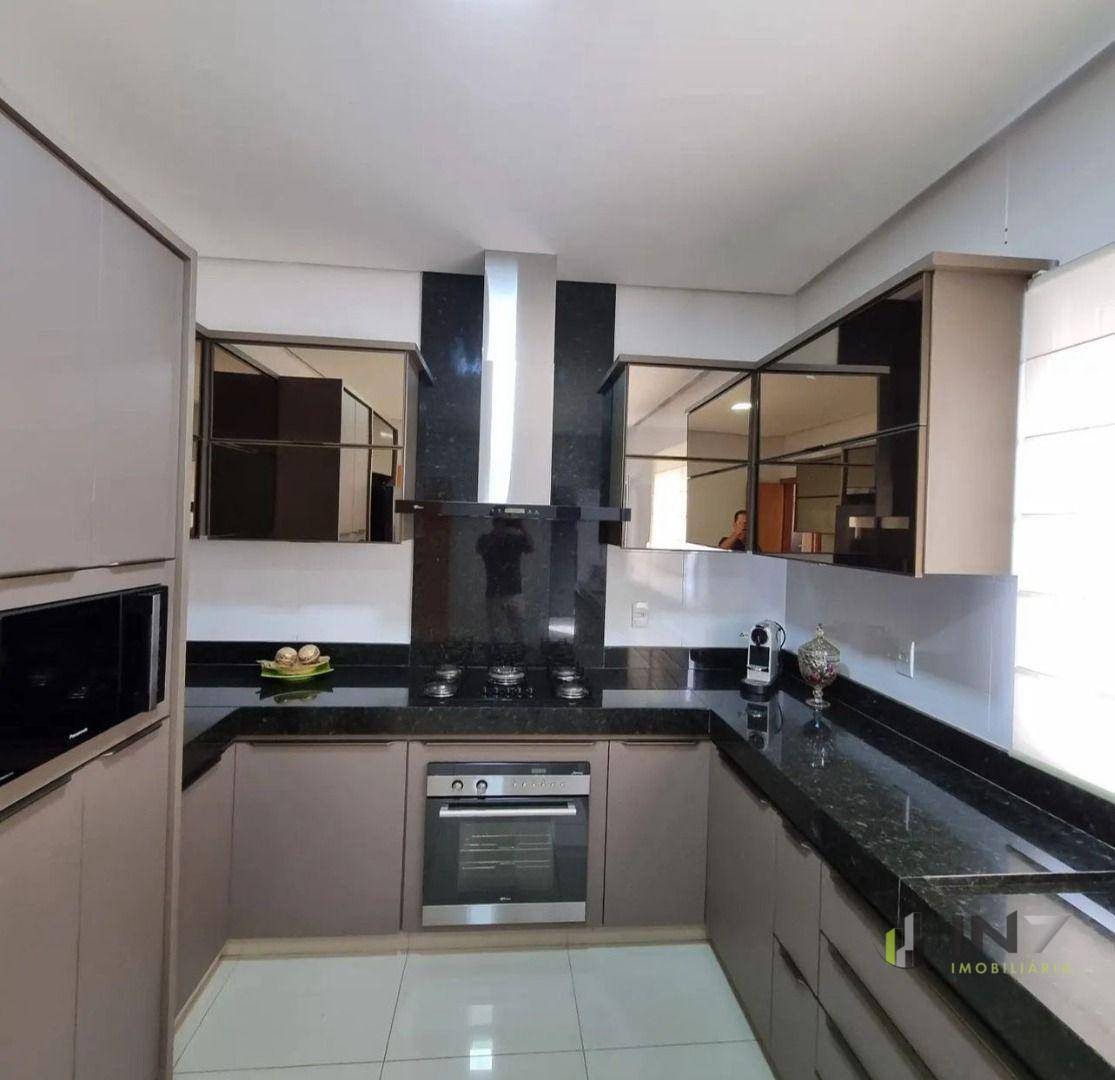 Casa à venda com 3 quartos, 310m² - Foto 3