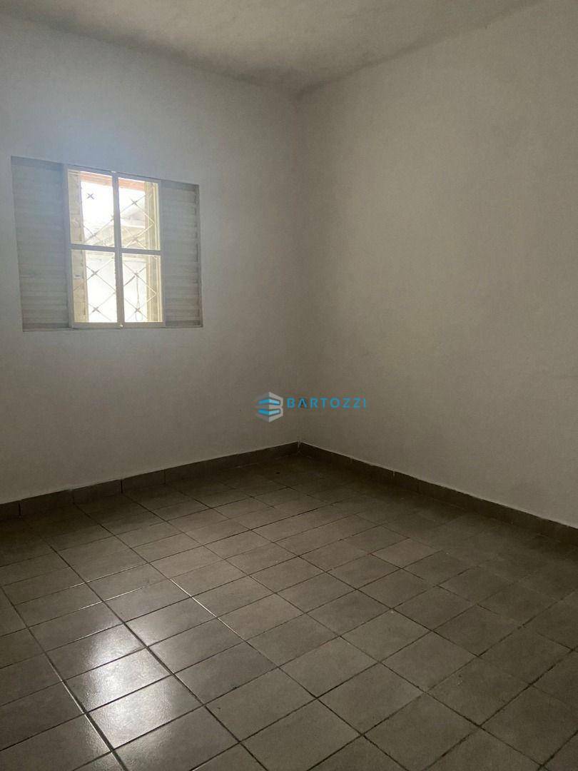 Casa para alugar com 1 quarto, 50m² - Foto 2