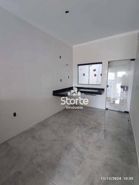 Casa à venda com 2 quartos, 68m² - Foto 3