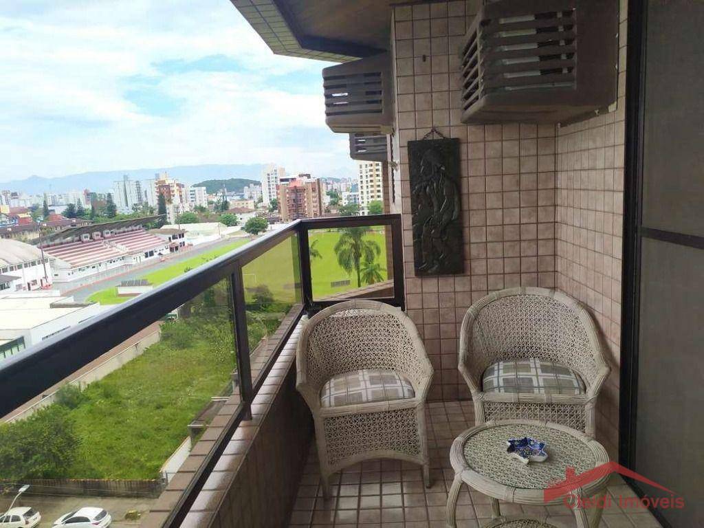 Apartamento à venda com 4 quartos, 191m² - Foto 14