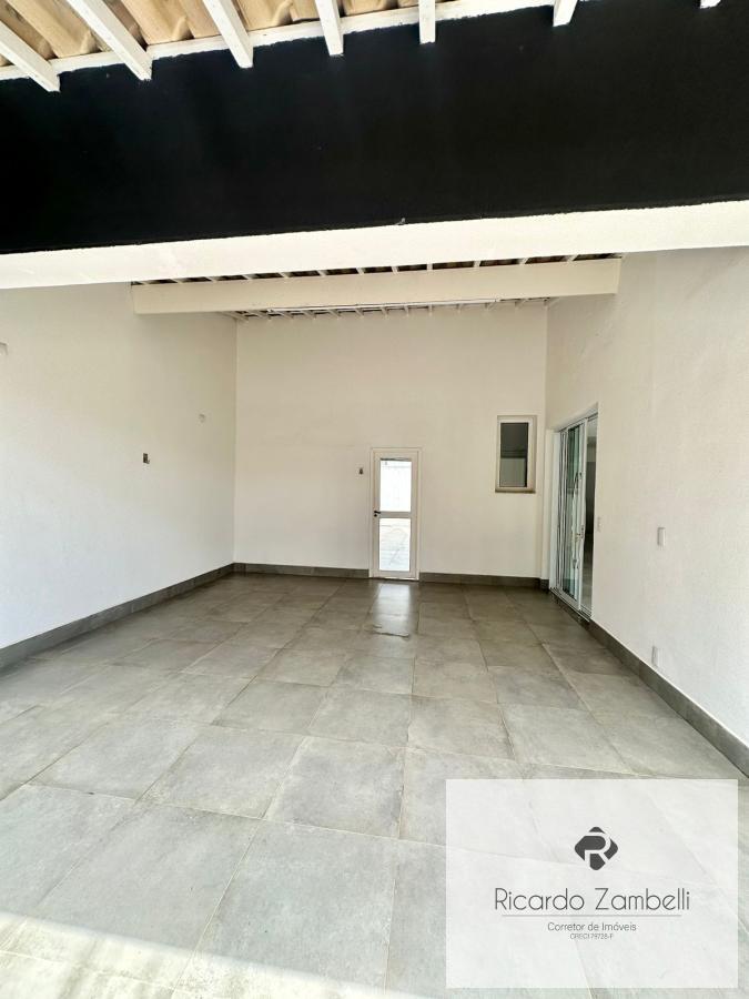 Casa de Condomínio à venda com 3 quartos, 300m² - Foto 2