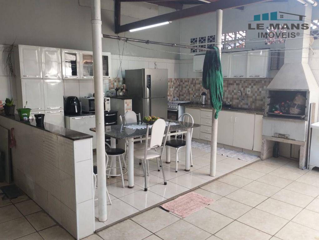 Casa à venda com 3 quartos, 200m² - Foto 35