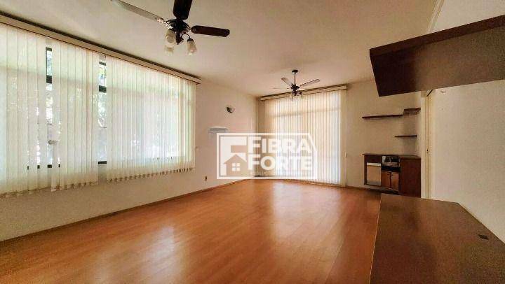 Casa à venda e aluguel com 3 quartos, 213m² - Foto 4