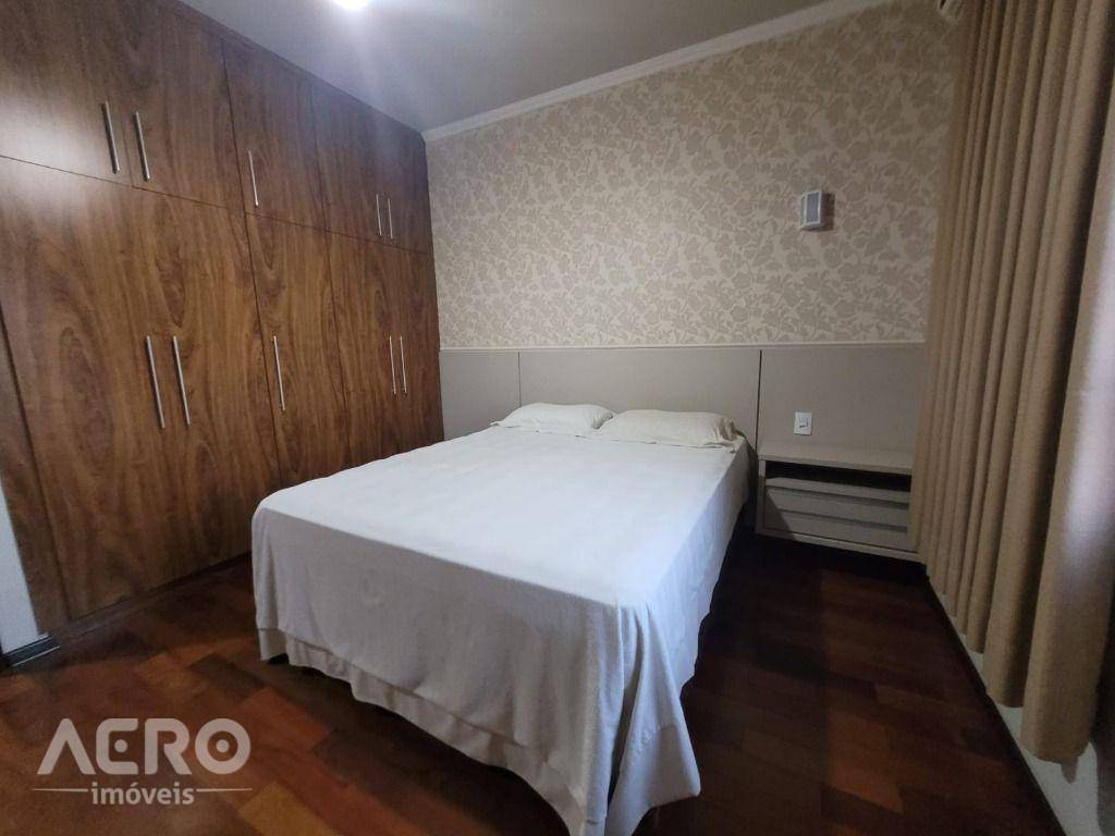 Casa à venda com 4 quartos, 363m² - Foto 20