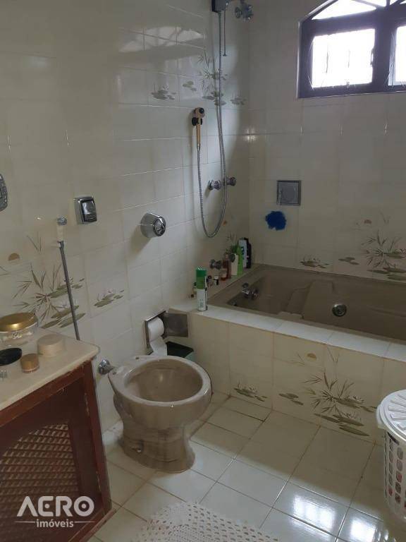 Casa à venda com 3 quartos, 235m² - Foto 14