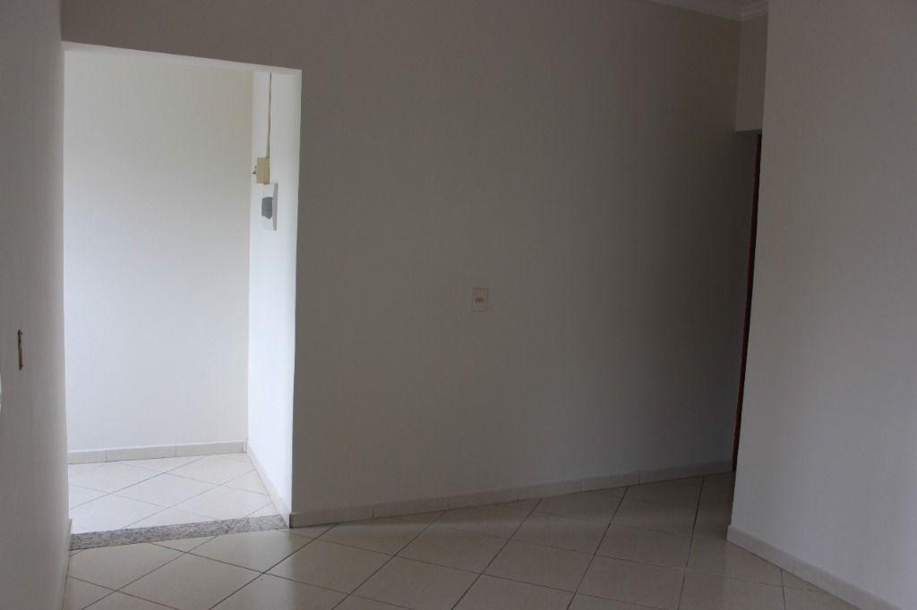 Apartamento à venda com 2 quartos, 67m² - Foto 9