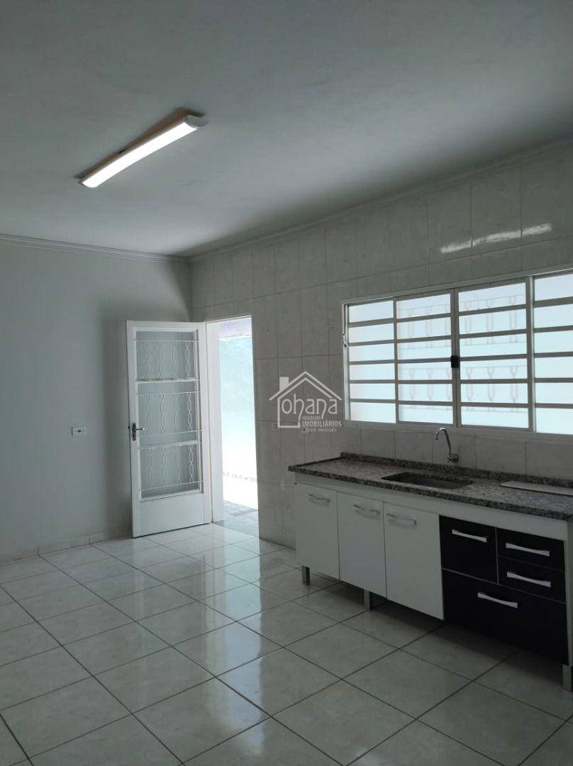 Casa à venda com 2 quartos, 100m² - Foto 1