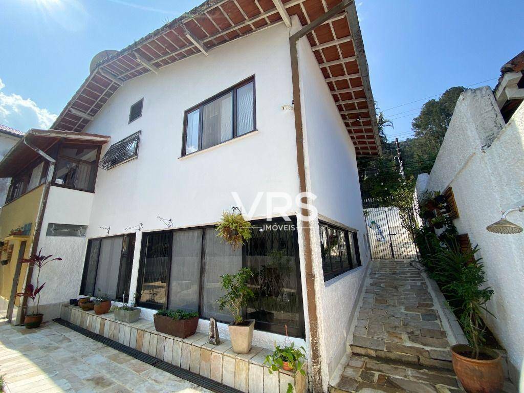 Casa à venda com 4 quartos, 180m² - Foto 2