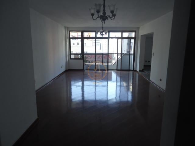 Apartamento à venda com 3 quartos, 220m² - Foto 2