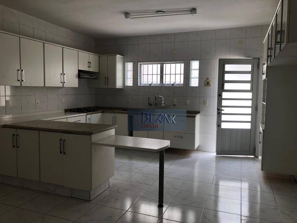 Casa à venda com 3 quartos, 190m² - Foto 1