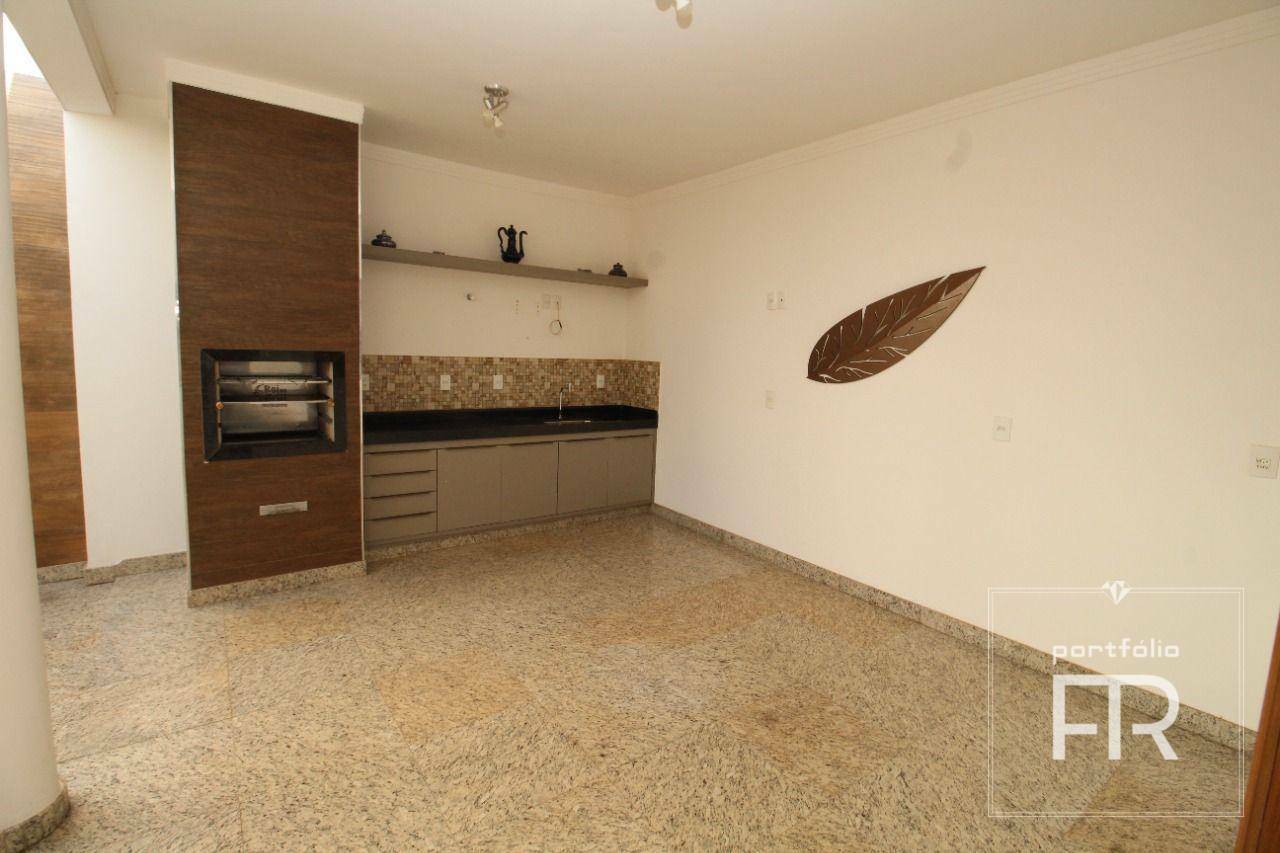 Casa à venda com 3 quartos, 210m² - Foto 11