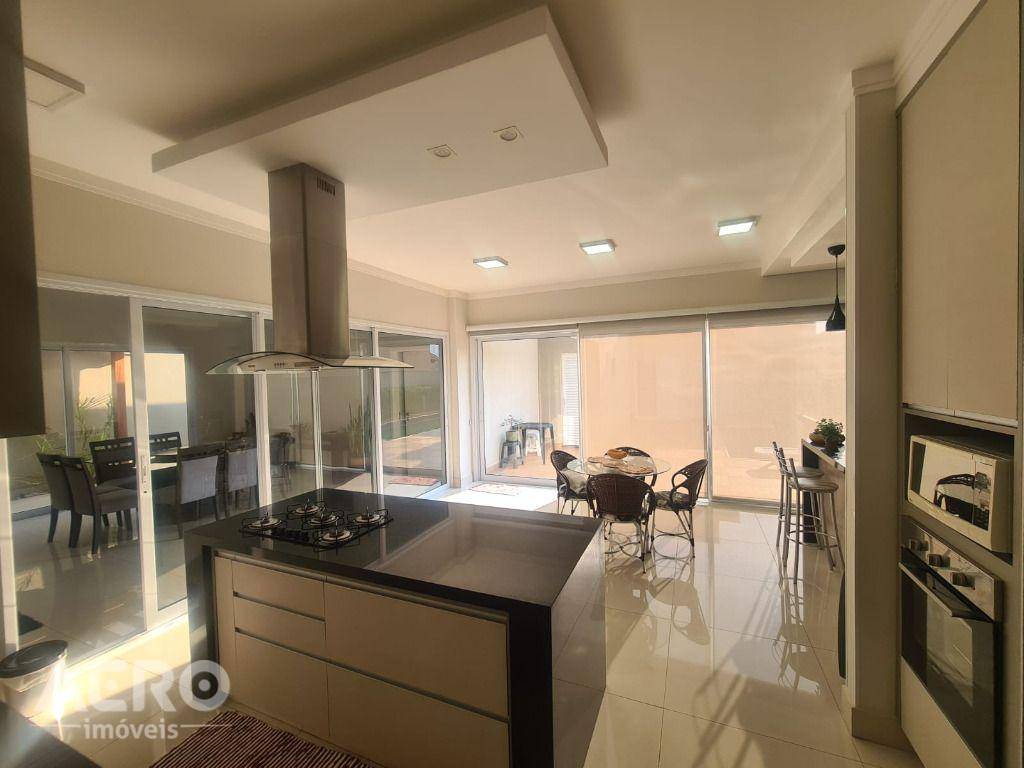 Casa de Condomínio à venda com 3 quartos, 272m² - Foto 1