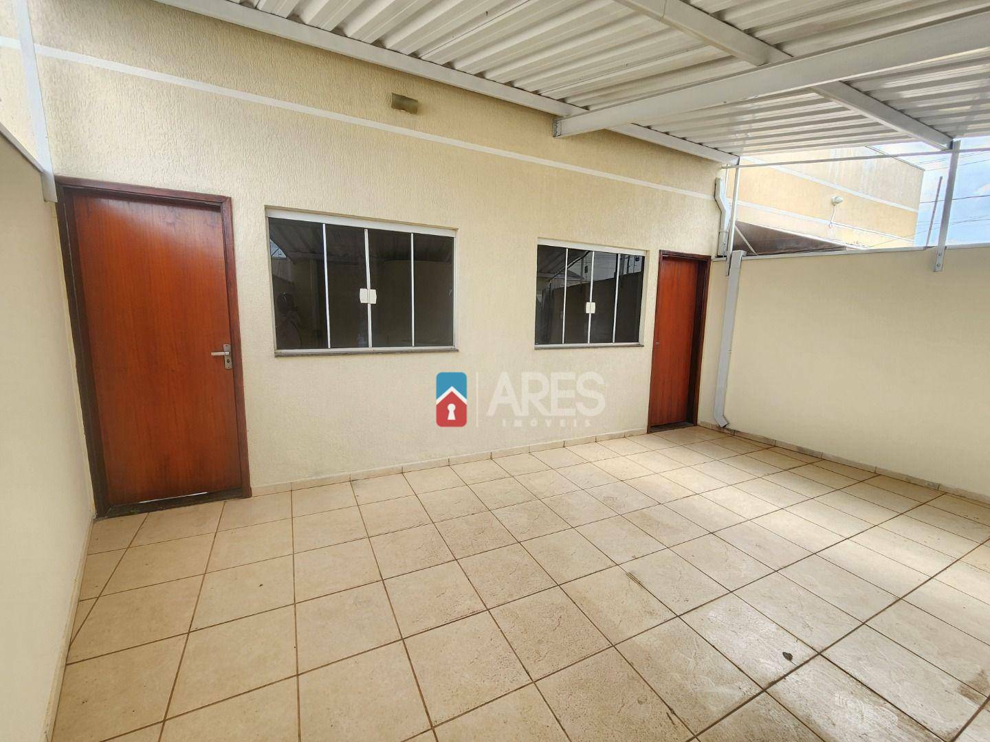 Casa à venda com 3 quartos, 63m² - Foto 2