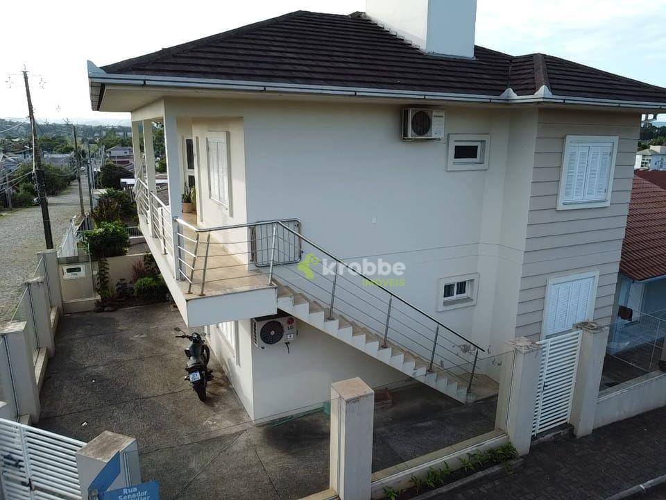 Casa, 8 quartos, 238 m² - Foto 4