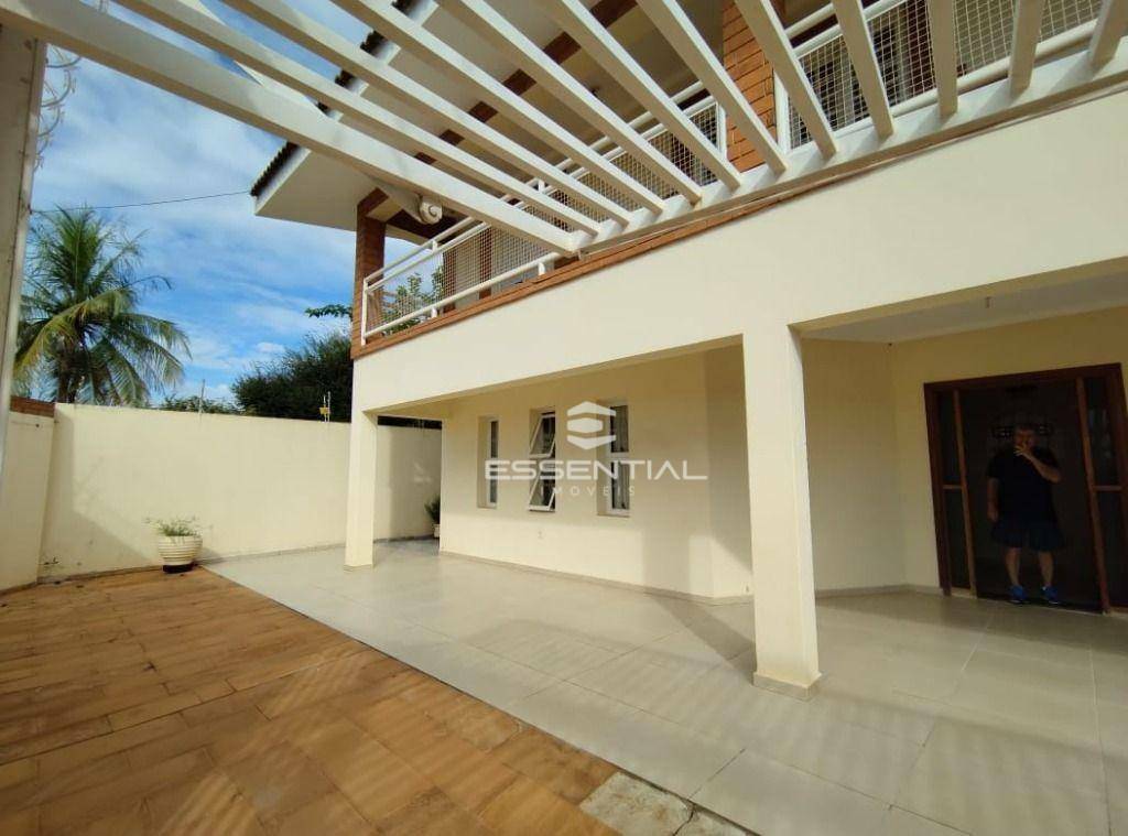 Casa para alugar com 4 quartos, 300m² - Foto 6