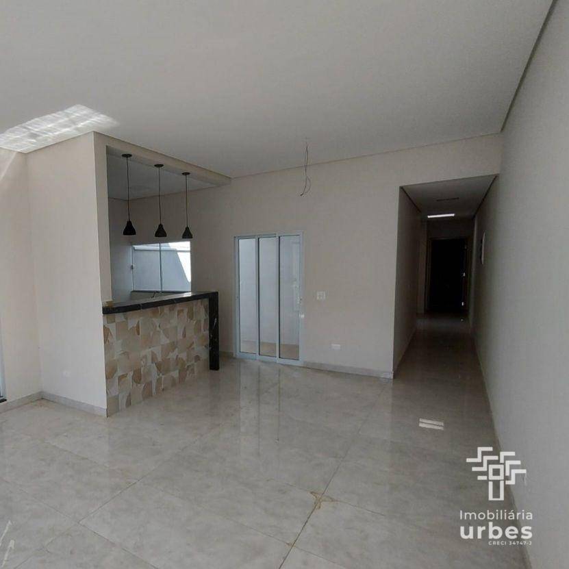 Casa à venda com 3 quartos, 137m² - Foto 1