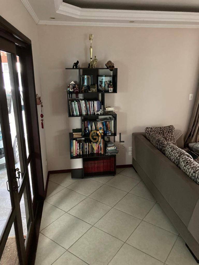 Casa à venda com 5 quartos, 216m² - Foto 14