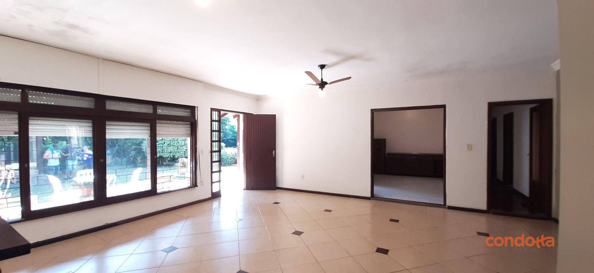 Casa para alugar com 4 quartos, 331m² - Foto 5