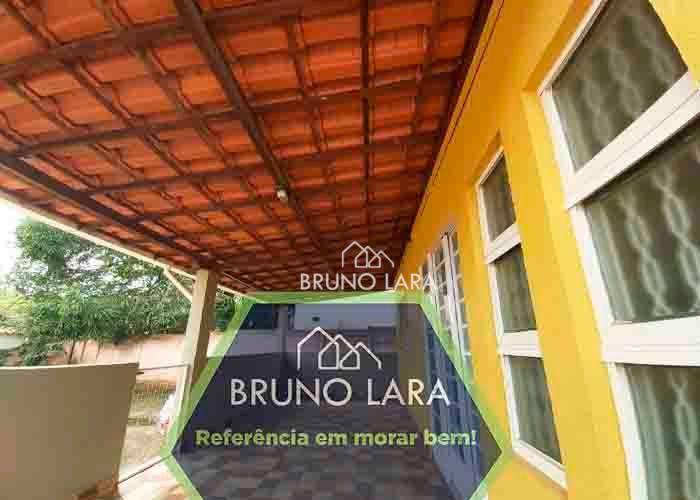 Casa à venda com 3 quartos, 165m² - Foto 1