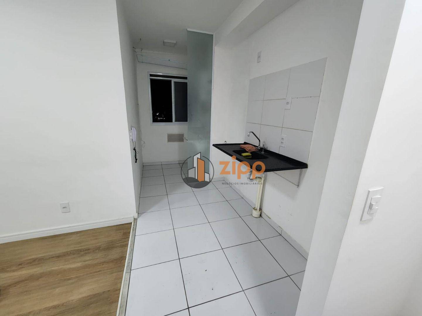 Apartamento à venda com 2 quartos, 43m² - Foto 2