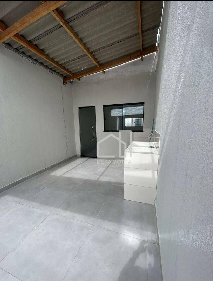 Casa à venda com 3 quartos, 105m² - Foto 2