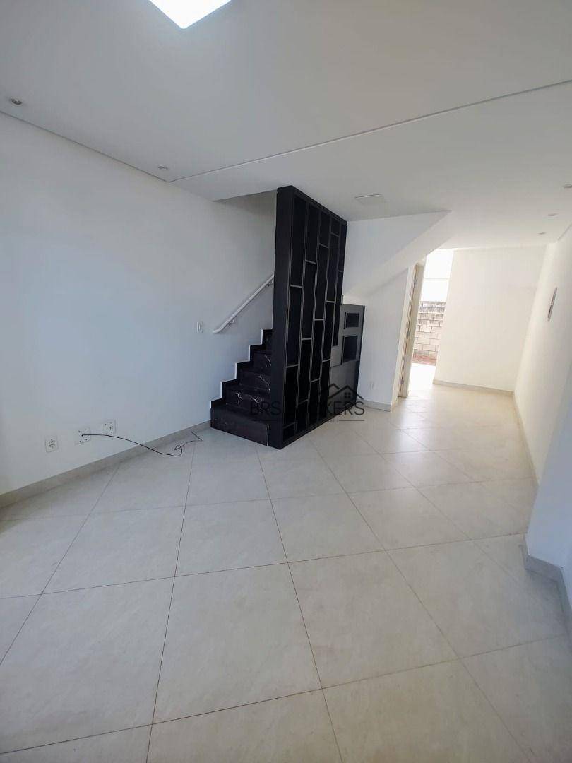 Sobrado à venda com 2 quartos, 55m² - Foto 1