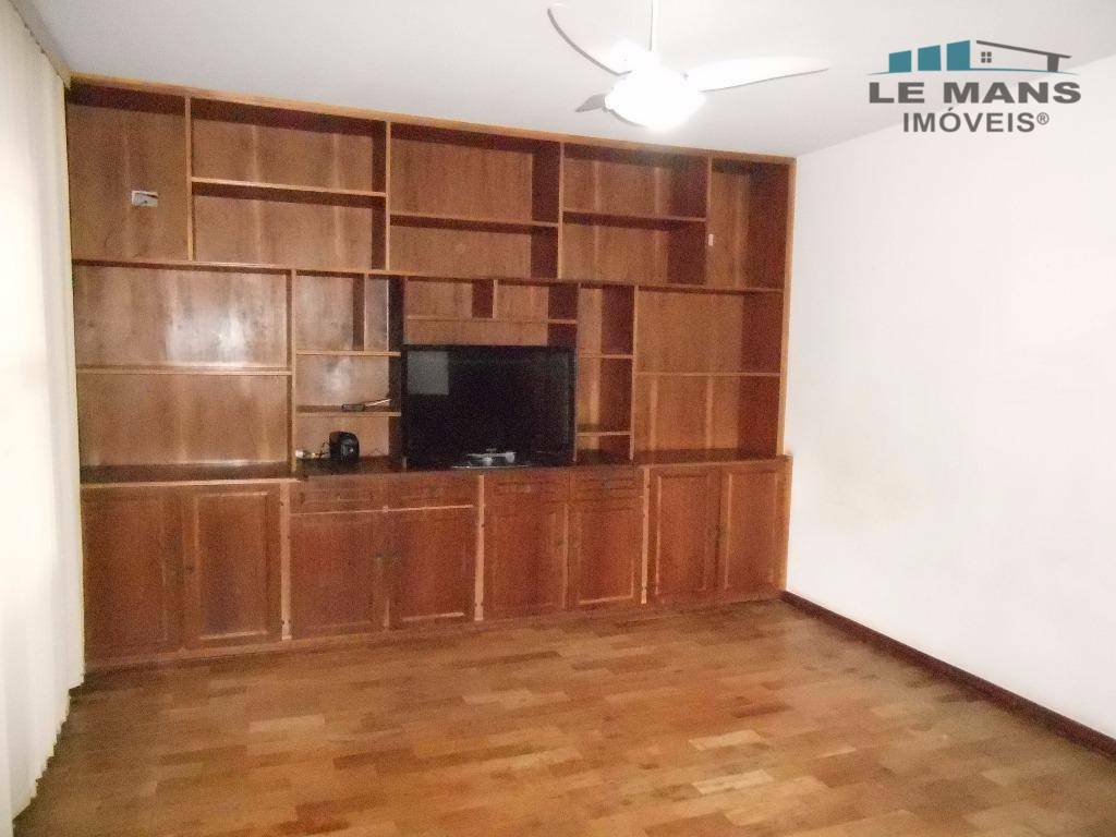 Casa à venda com 3 quartos, 236m² - Foto 4