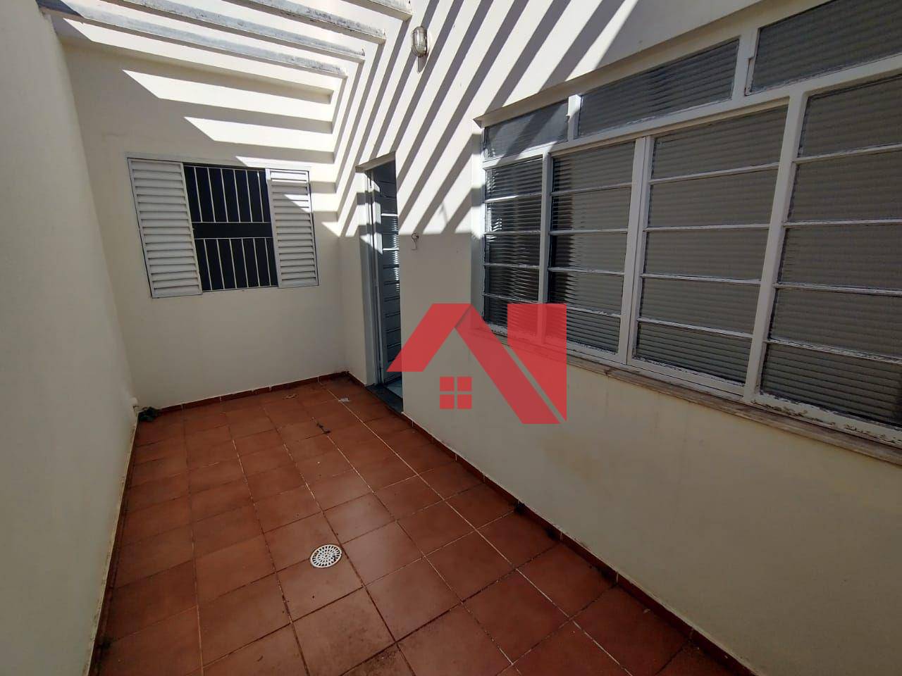 Casa para alugar com 4 quartos, 200m² - Foto 25