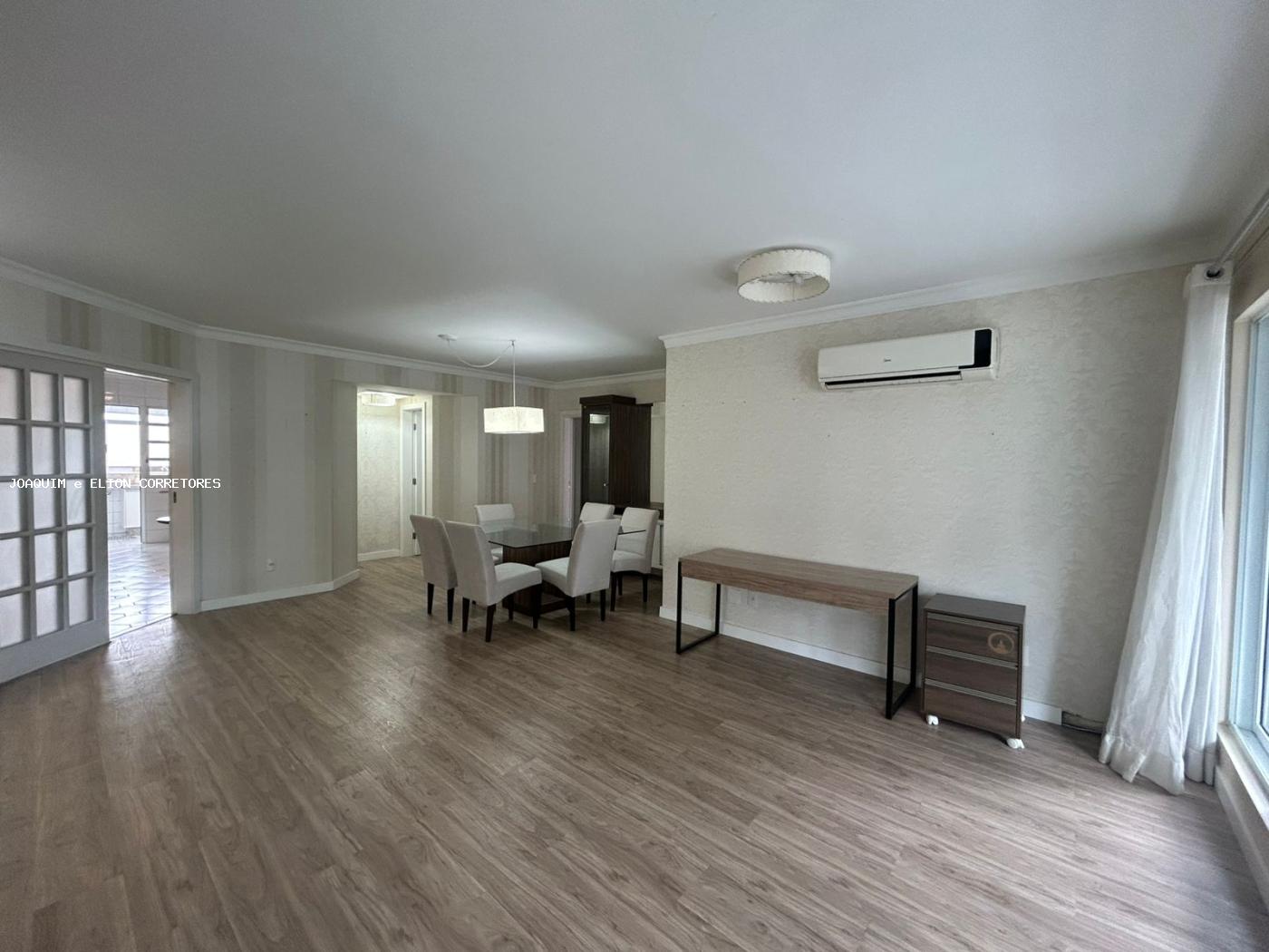 Apartamento à venda com 4 quartos, 143m² - Foto 2