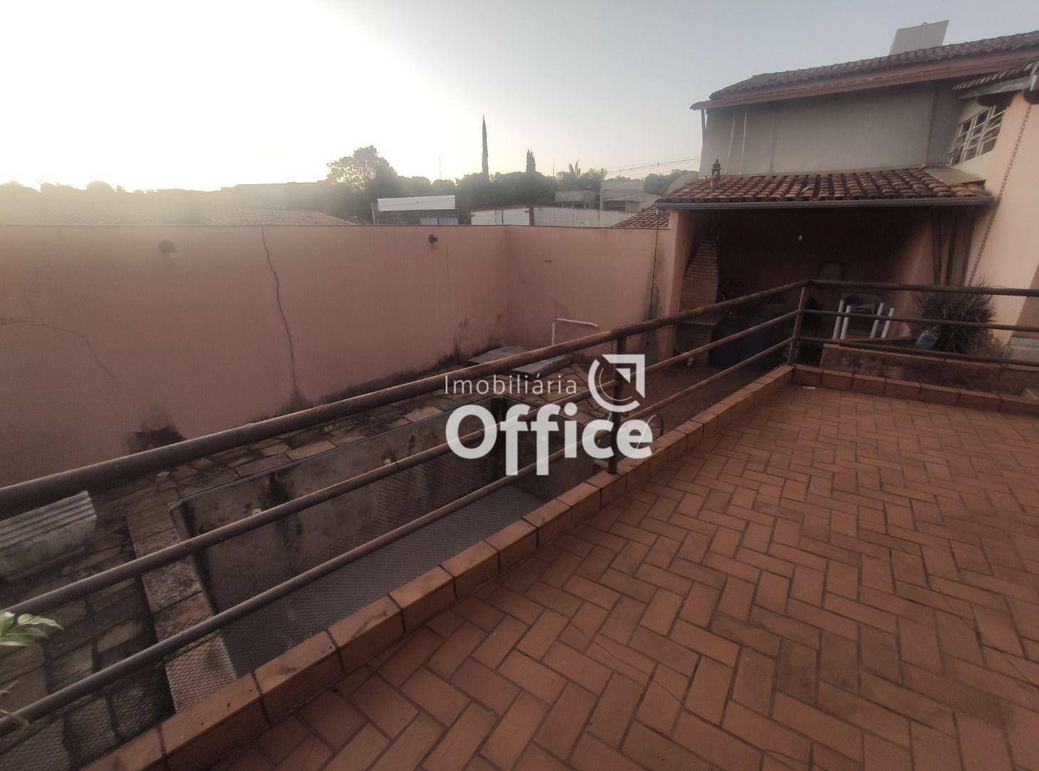 Casa à venda com 4 quartos, 250m² - Foto 17