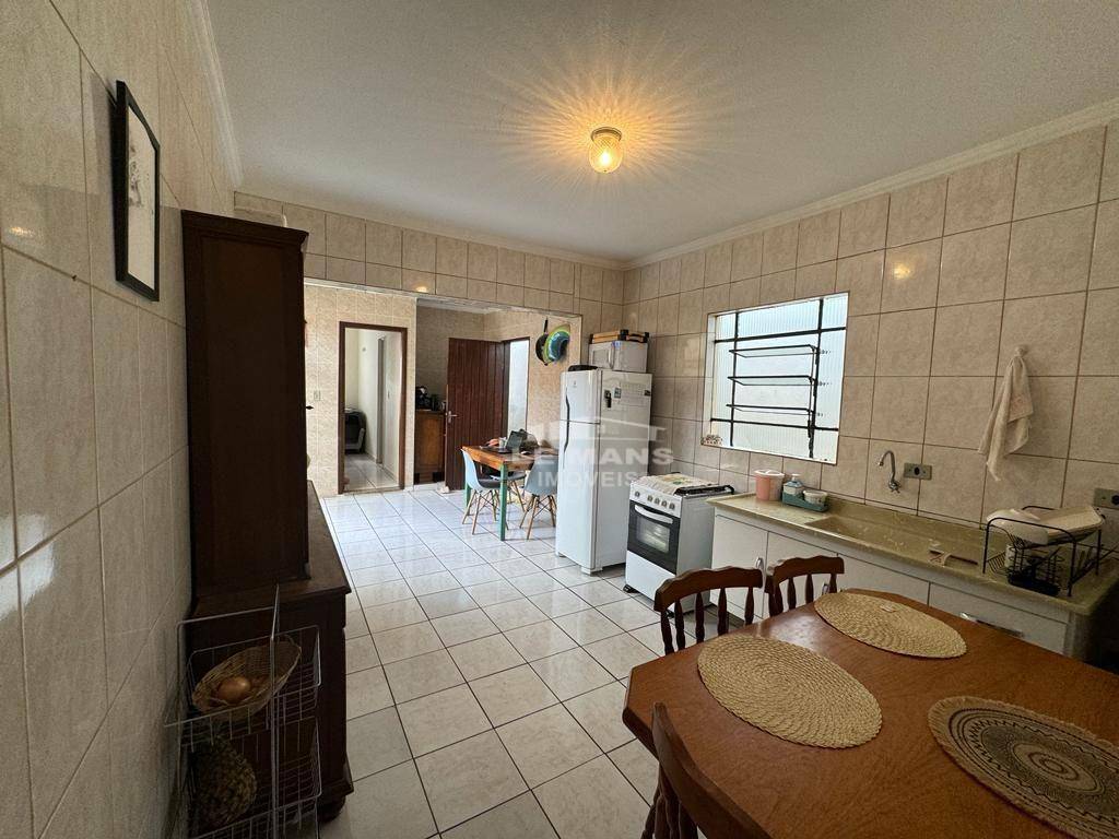 Casa à venda com 3 quartos, 140m² - Foto 2