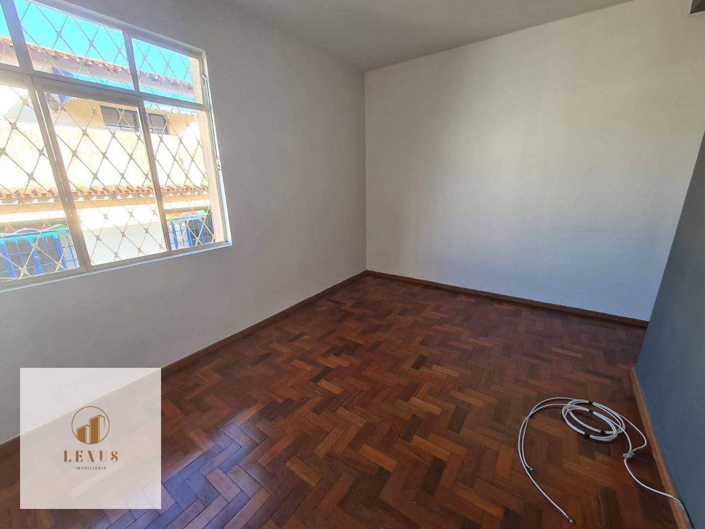 Apartamento à venda com 3 quartos, 88m² - Foto 2